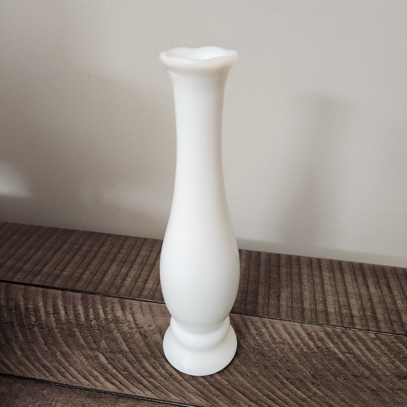 Vintage White Milk Glass Bud Vase Beehive Mark - Picture 2 of 6